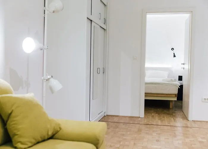 Center Ii - Kersnikova *